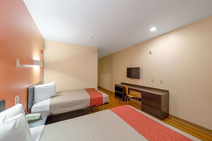 Motel 6 Rhome TX
