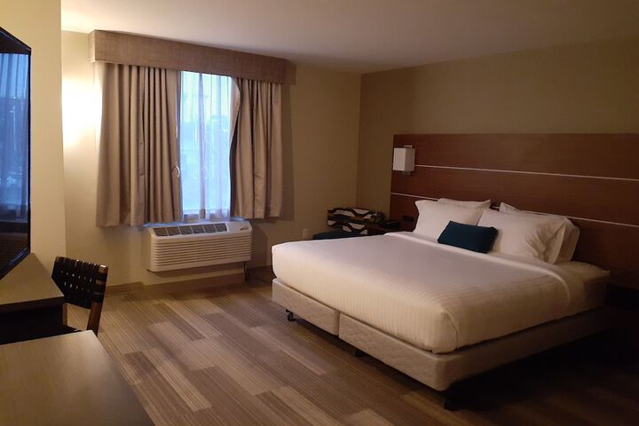 Room 23 of 28