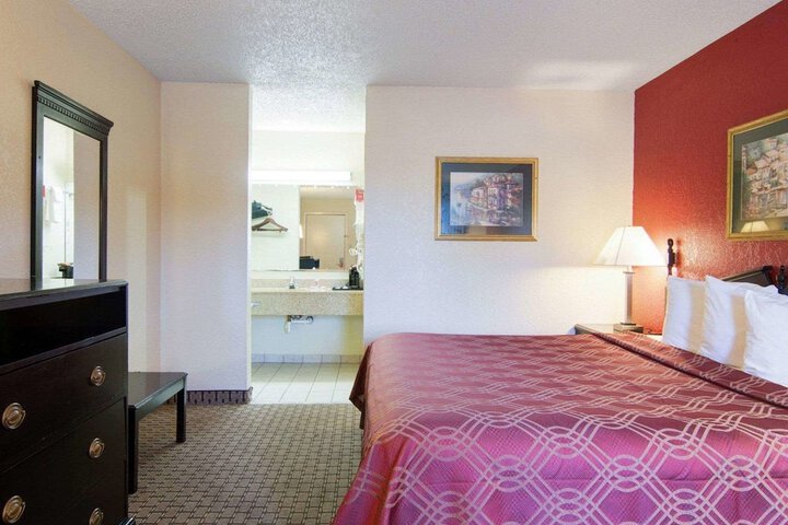 Room 20 of 28