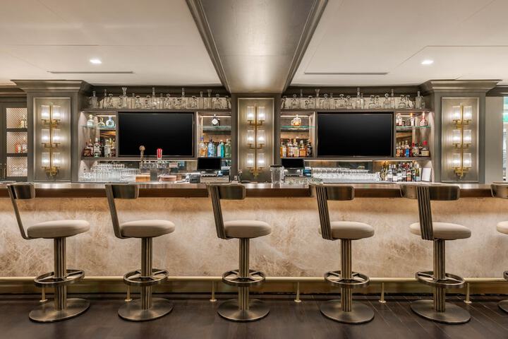Lounge 67 of 75
