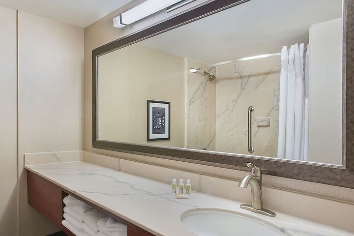 Holiday Inn University Plaza-Bowling Green by IHG