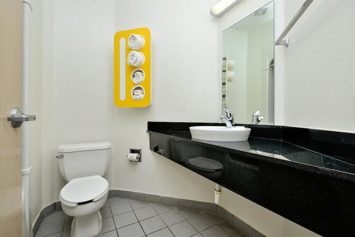 Room 15 of 27