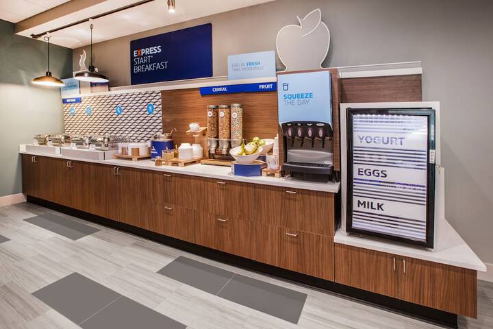Holiday Inn Express & Suites Waxahachie by IHG