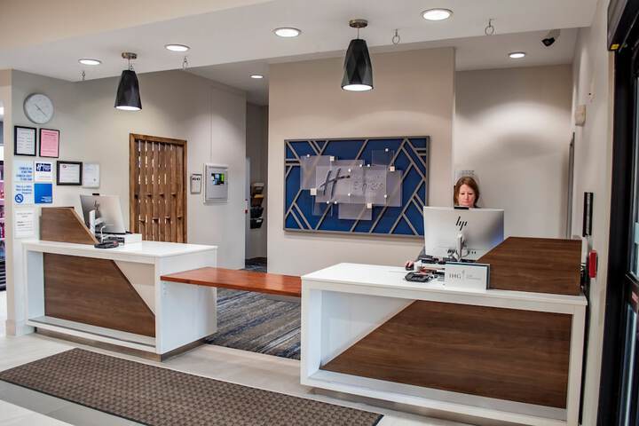 Holiday Inn Express and Suites Mason City by IHG