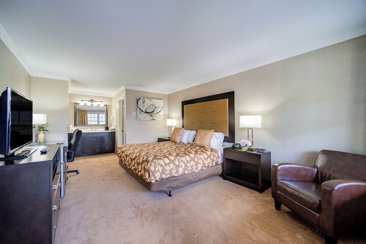 Room 10 of 18
