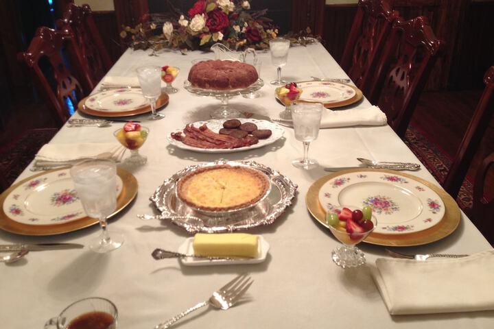 Dining 9 of 10