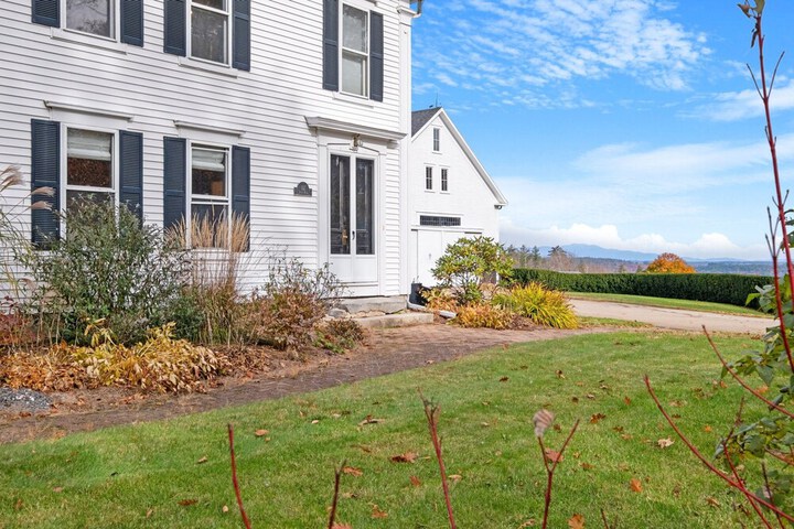 Cozy Stay w Fireplace Near Gunstock Laconia