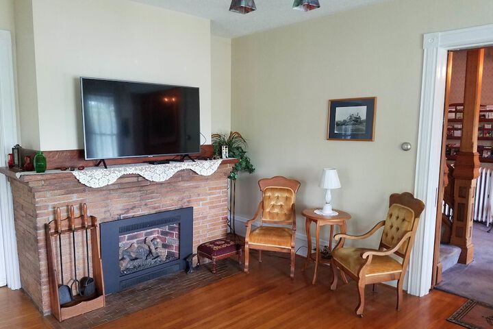 Hudson Manor Bed and Breakfast