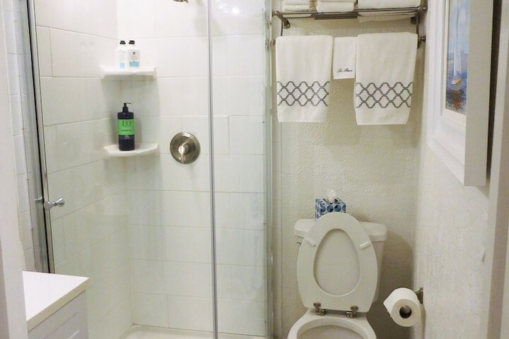 Room 6 of 19