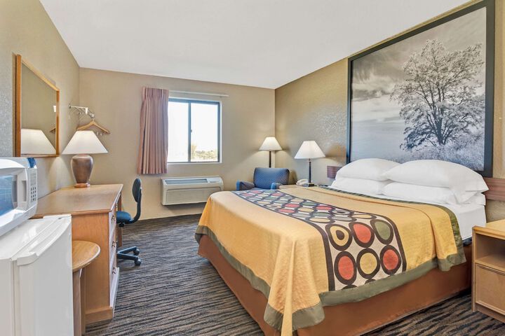 Room 12 of 27