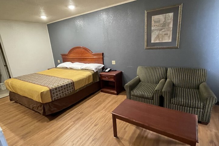 Room 16 of 25