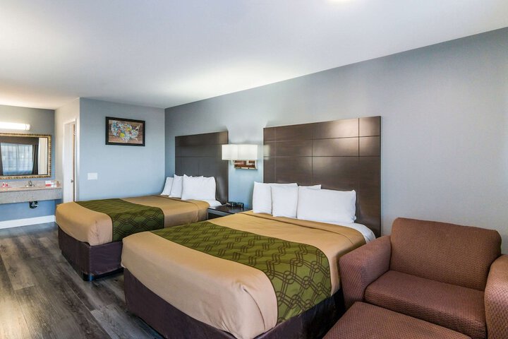 Room 33 of 47