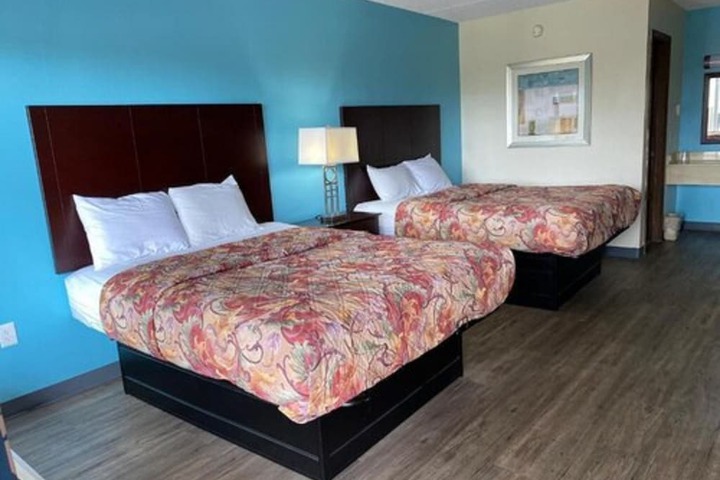 Room 4 of 11