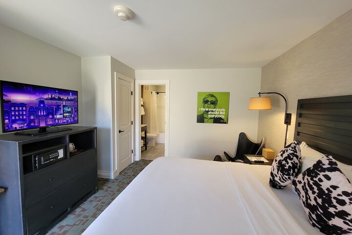Room 17 of 38