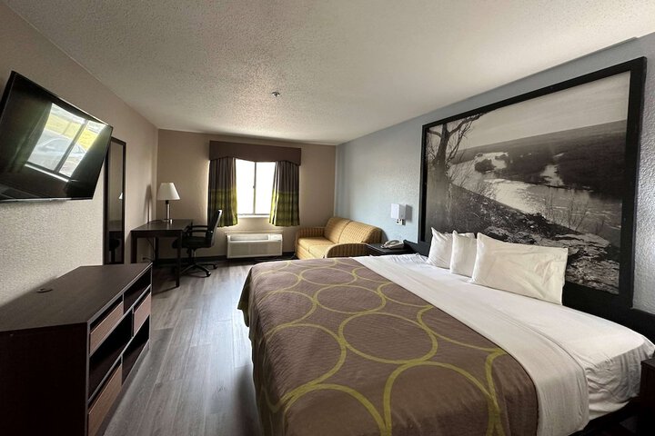 Room 13 of 16