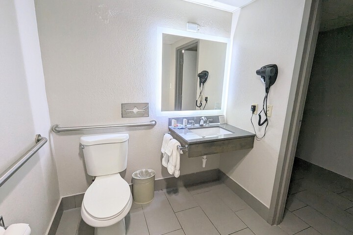 Room 16 of 24