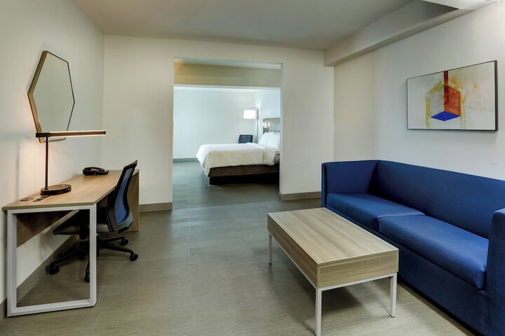 Room 14 of 50