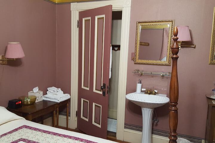 Room 10 of 51