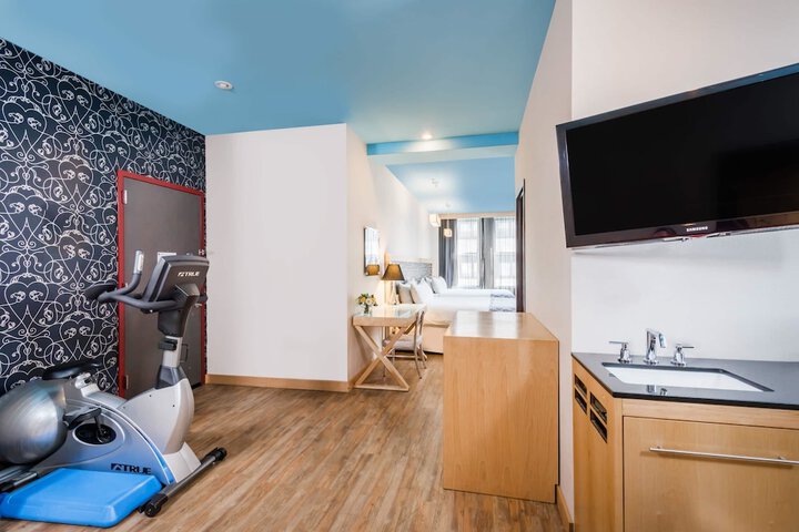 Room 6 of 37