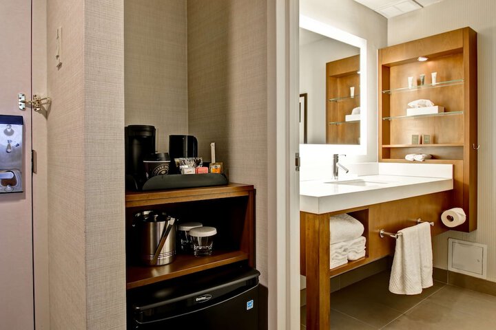 Room 47 of 98