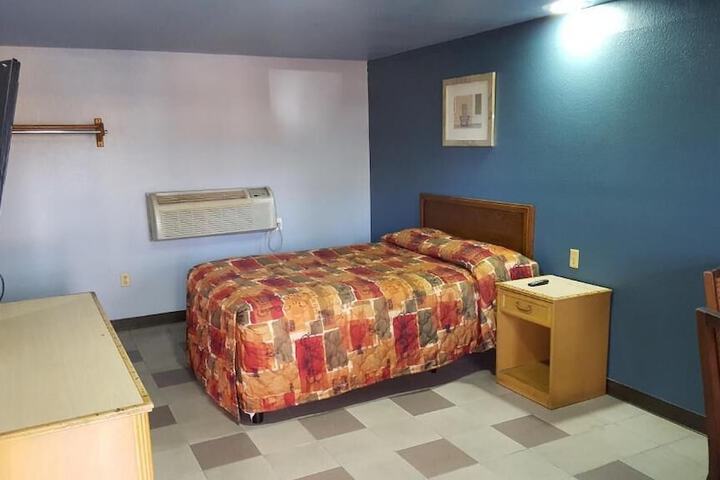 Room 10 of 14
