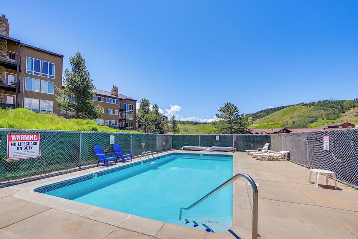 Ski-in / out Granby Ranch Condo w/ Balcony!