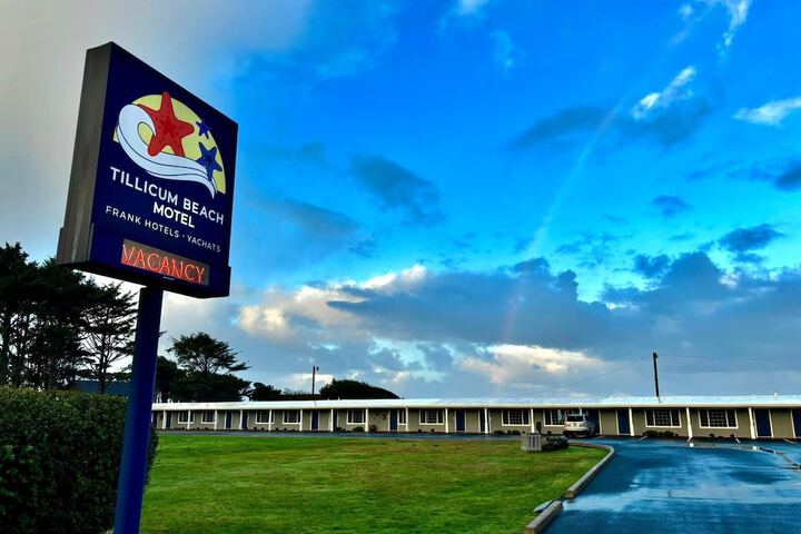 Tillicum Beach Motel (Deanes Oceanfront Lodge)