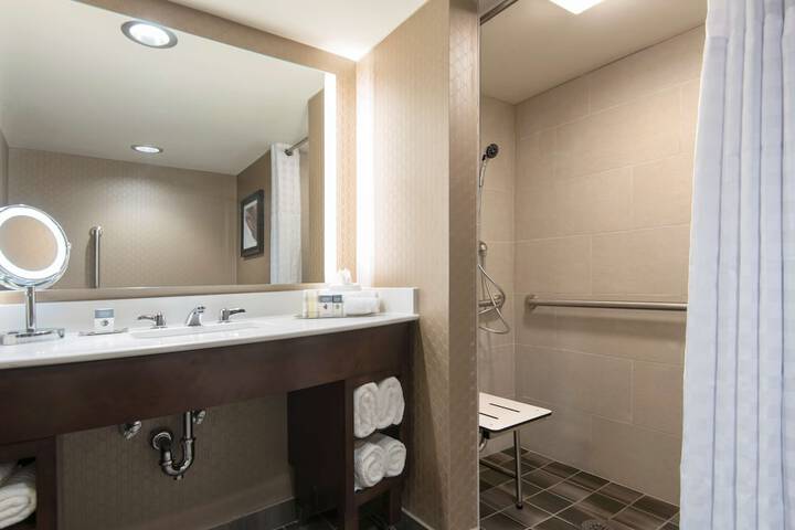 DoubleTree by Hilton Schenectady Downtown