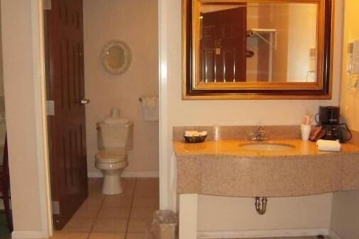 Room 14 of 22