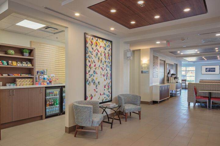Holiday Inn Express & Suites Belleville by IHG