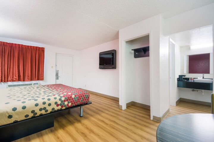 Room 16 of 39