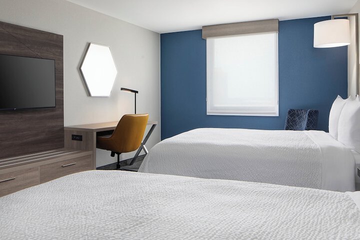 Holiday Inn Express Dallas Medical-Market Center by IHG