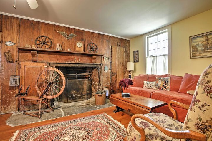 Historic Huntington Home - Walk to Westfield River