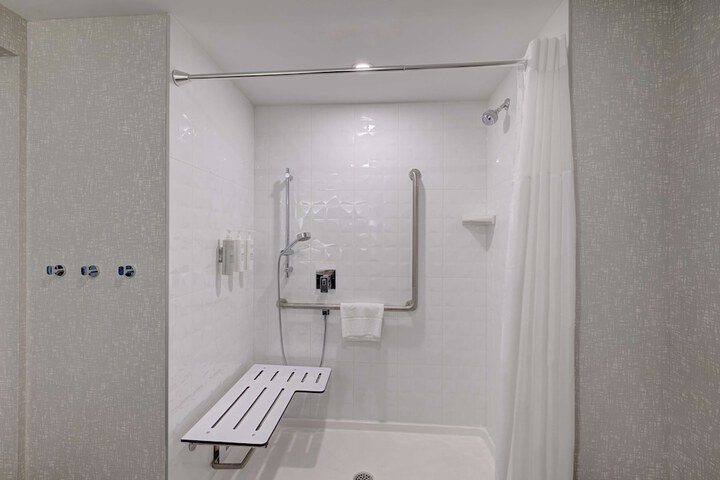 Room 17 of 37