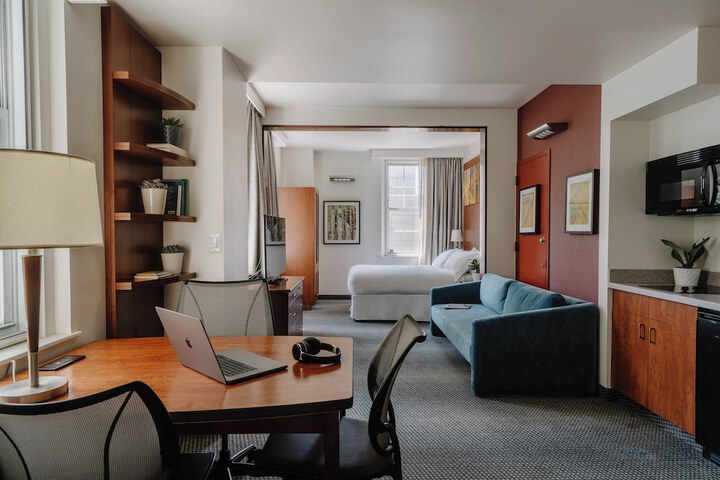 Room 18 of 38