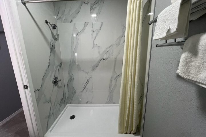 Room 11 of 32