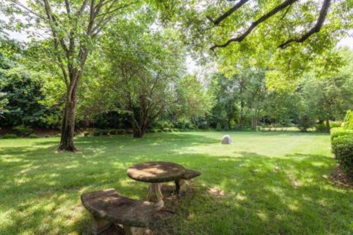 Lions Gate B & B