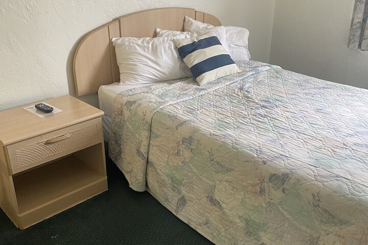 Room 11 of 24