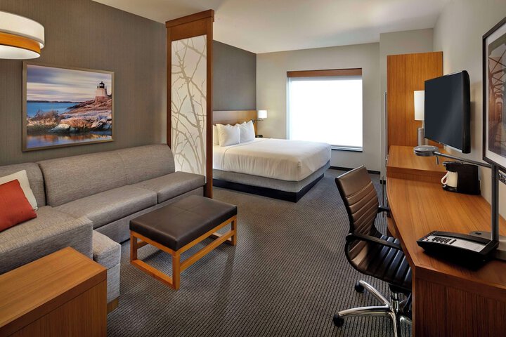 Hyatt Place Warwick / Providence Airport