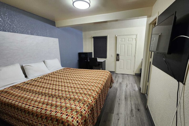 Room 30 of 38