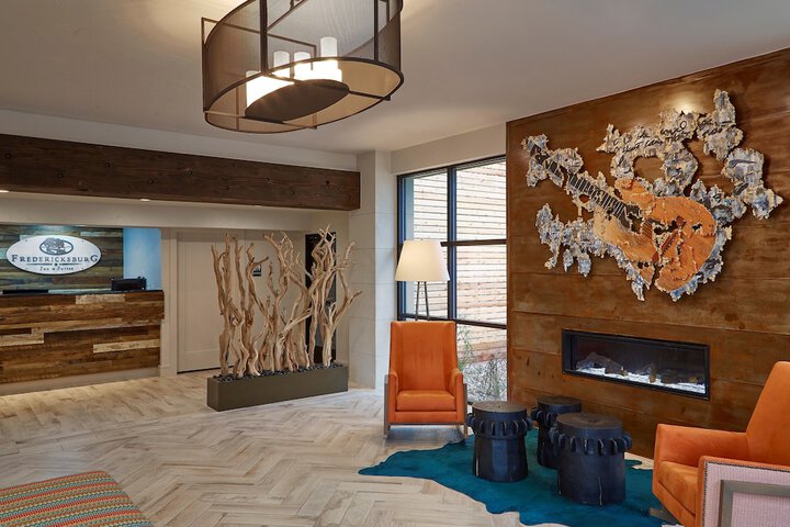 Fredericksburg Inn & Suites