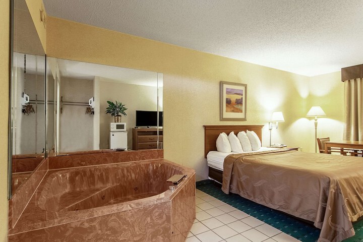 Room 12 of 27