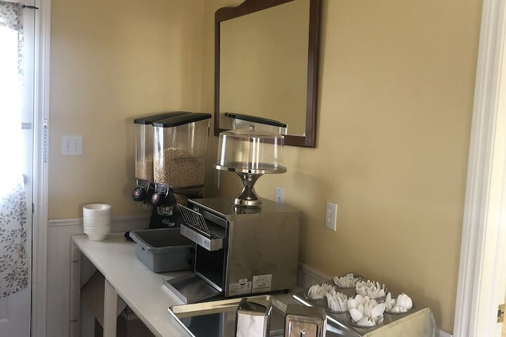 Breakfast/Coffee Service 83 of 103