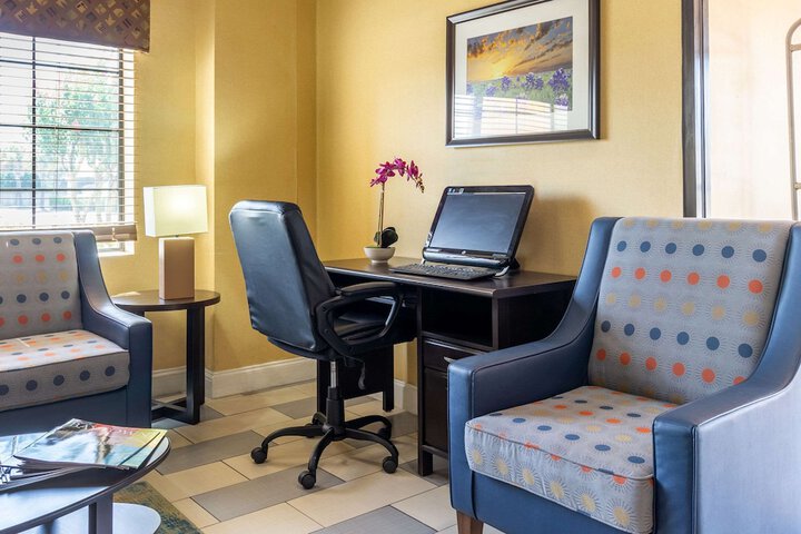 Business Center 58 of 59