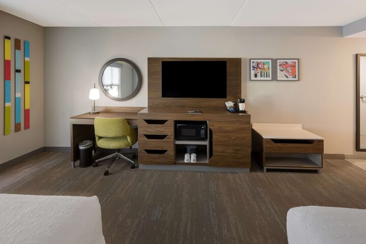 Hampton Inn & Suites Fredericksburg-at Celebrate Virginia