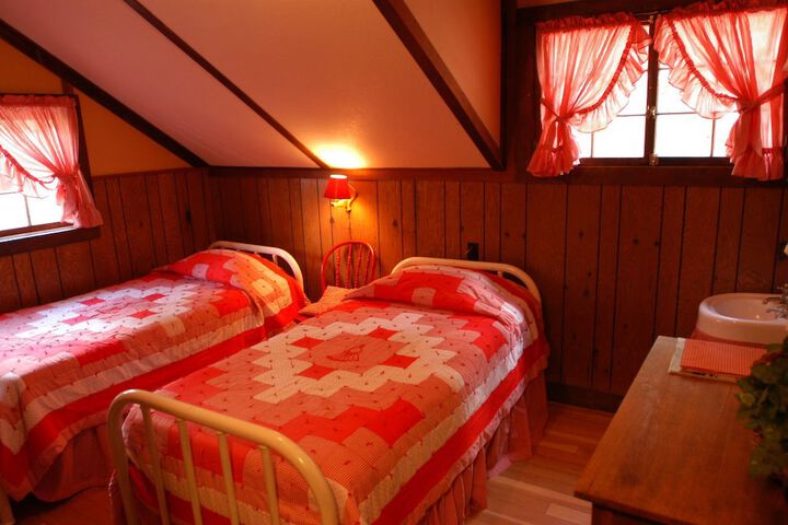 Room 32 of 40