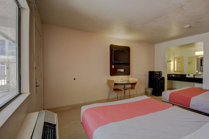 Room 16 of 37