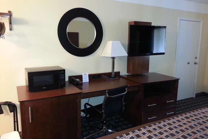 Room 10 of 18