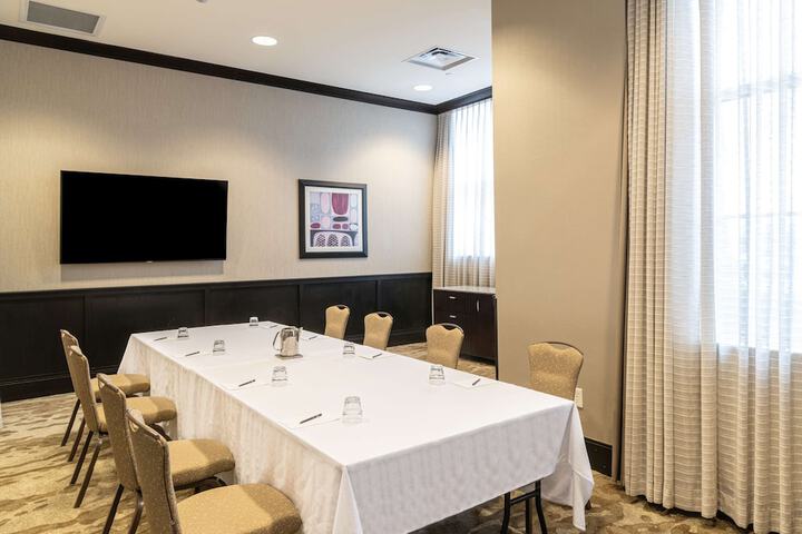Hilton Columbus / Polaris