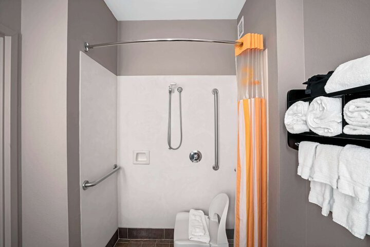 Room 21 of 29
